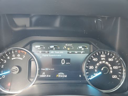 Used 2018 Ford F150 Platinum w/ Equipment Group 701A Luxury AWD/4WD image 16