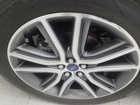 Used 2019 Ford Edge Titanium w/ Cold Weather Package FWD image 31
