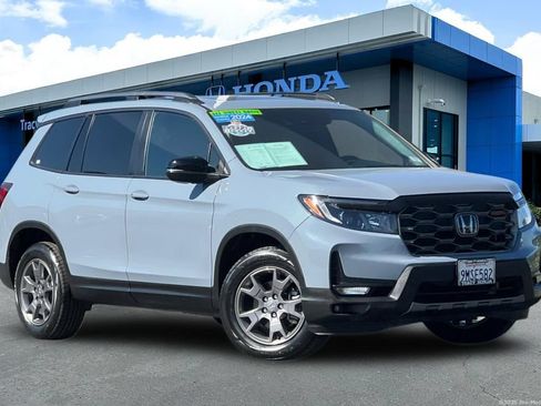 Certified 2024 Honda Passport TrailSport image 1
