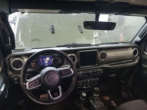 Used 2022 Jeep Gladiator Overland w/ Cold Weather Group image 5