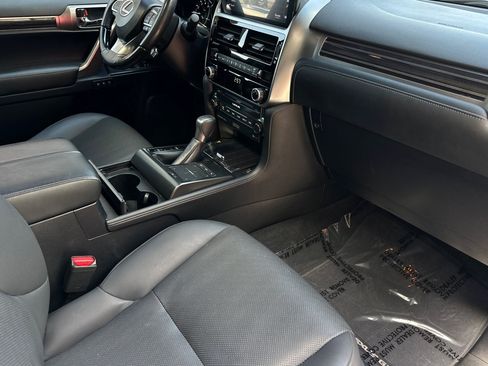 Used 2022 Lexus GX 460 Premium w/ Accessory Package AWD/4WD image 35