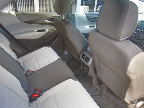 Used 2018 Chevrolet Equinox LT image 18