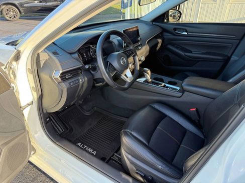 Used 2020 Nissan Altima 2.5 SR w/ Premium Package image 14