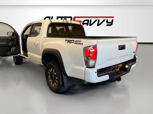Used 2022 Toyota Tacoma TRD Off-Road w/ Technology Package RWD image 4