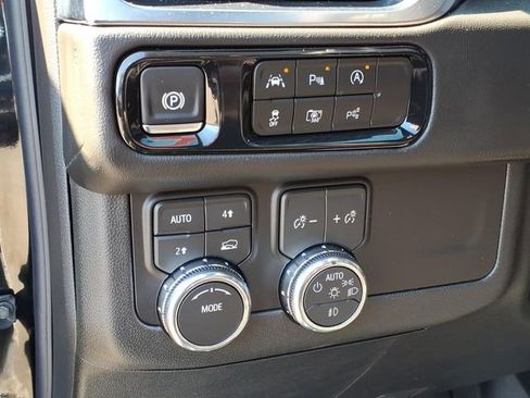 New 2026 GMC Yukon Denali w/ Sun & Power Step Package AWD/4WD image 22