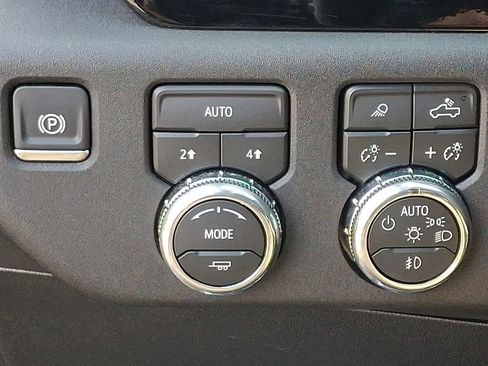 Used 2026 GMC Sierra 1500 SLT AWD/4WD image 25