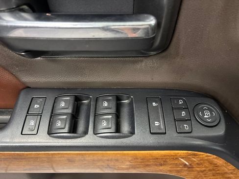 Used 2015 Chevrolet Silverado 1500 High Country w/ High Country Premium Package AWD/4WD image 29