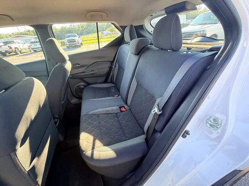 Used 2018 Nissan Kicks SV FWD image 10