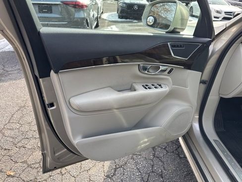 Used 2016 Volvo XC90 T6 Momentum w/ Momentum Plus Package image 13