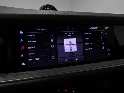 Certified 2024 Porsche Cayenne AWD/4WD image 38