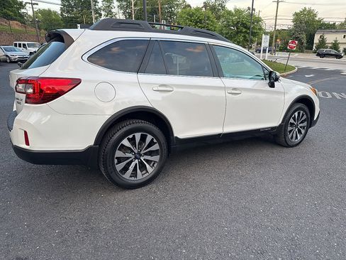 Used 2016 Subaru Outback 2.5i Limited AWD/4WD image 4