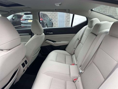 Used 2020 Nissan Altima 2.5 SV image 10