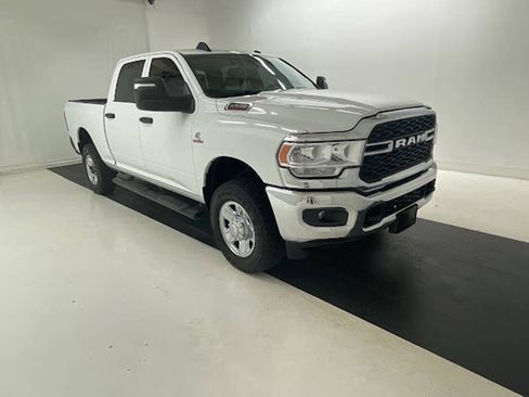 Used 2023 RAM 2500 Tradesman w/ Chrome Appearance Group AWD/4WD image 4
