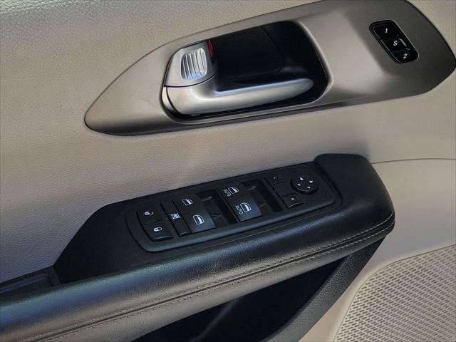 Used 2024 Chrysler Pacifica Touring-L FWD image 20