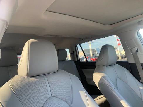 Used 2020 Toyota Highlander Limited AWD/4WD image 19