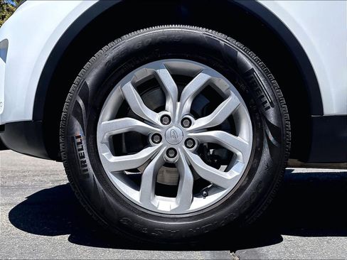Used 2017 Land Rover Discovery SE AWD/4WD image 12