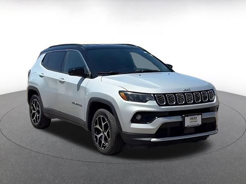 Used 2025 Jeep Compass Limited image 3