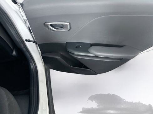 Used 2025 Kia K4 LXS image 29