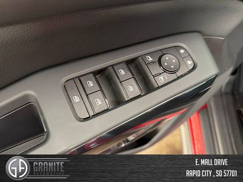 Used 2023 Nissan Pathfinder SV AWD/4WD image 30