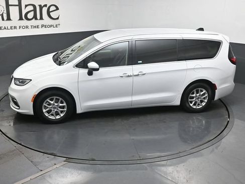 Used 2023 Chrysler Pacifica Touring-L FWD image 57