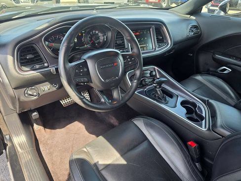 Used 2016 Dodge Challenger SXT Plus RWD image 2
