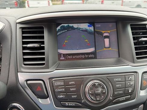 Used 2018 Nissan Pathfinder SL w/ SL Premium Package FWD image 3