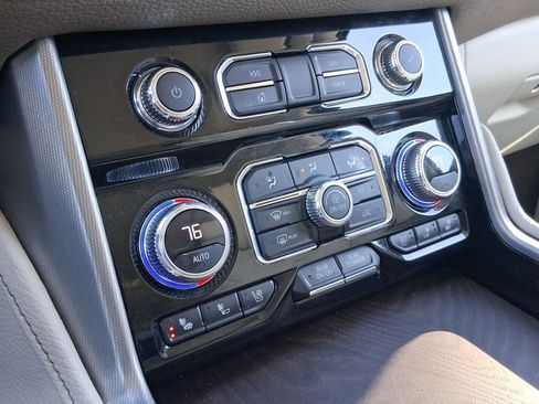 Used 2023 GMC Yukon Denali image 16