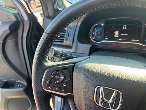 Used 2022 Honda Pilot TrailSport image 31