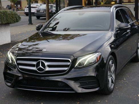 Used 2020 Mercedes-Benz E 450 4MATIC Wagon w/ Premium Package image 3
