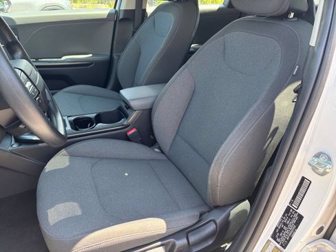 Used 2025 Kia K4 FWD image 36