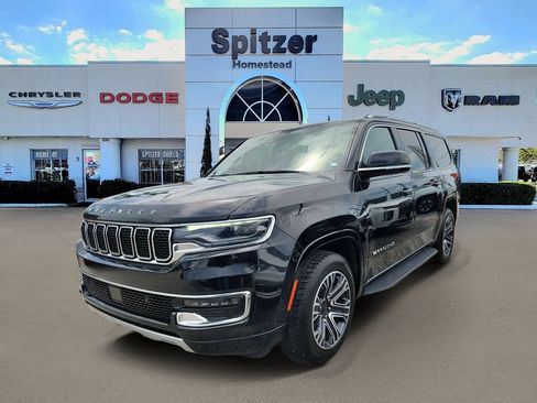 Used 2024 Jeep Wagoneer L Series II RWD image 4
