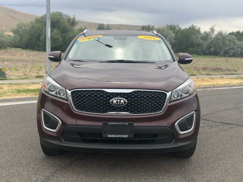 Used 2016 Kia Sorento AWD w/ LX Convenience Package image 3