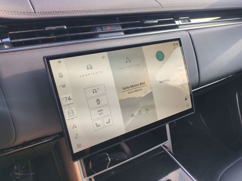 Used 2024 Land Rover Range Rover SE image 19