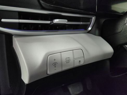 Used 2025 Hyundai Elantra Limited FWD image 21