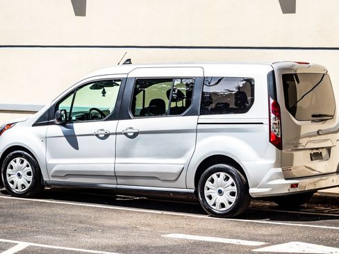 Used 2021 Ford Transit Connect XLT FWD image 5