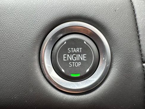 Used 2024 GMC Yukon Denali Ultimate AWD/4WD image 36