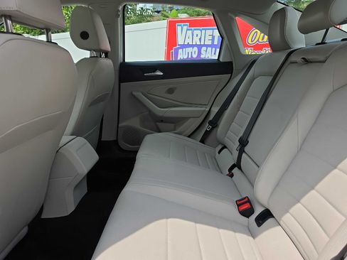 Used 2024 Volkswagen Jetta SE FWD image 18