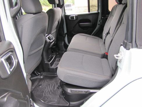 Used 2024 Jeep Wrangler Unlimited w/ Convenience Group AWD/4WD image 20