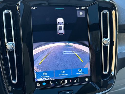 Certified 2023 Volvo XC40 B5 Plus image 25