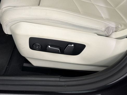 Used 2024 BMW 530i w/ Convenience Package RWD image 14