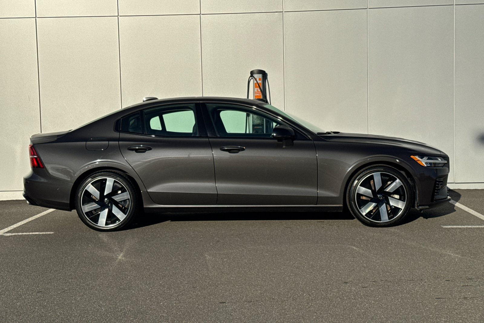 Used 2024 Volvo S60 T8 Plus w/ Climate Package AWD/4WD image 6