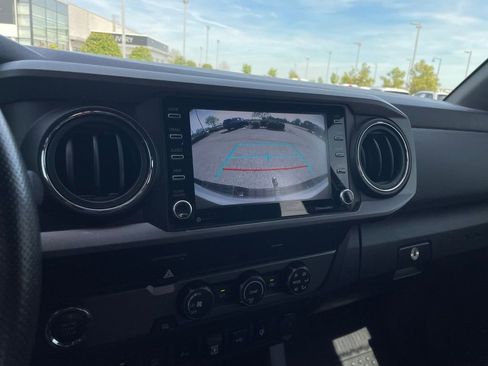 Used 2020 Toyota Tacoma TRD Sport w/ Technology Package RWD image 17