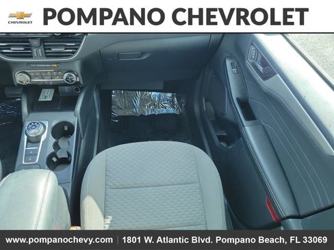Used 2022 Ford Escape SE w/ SE Sport Appearance Package image 19