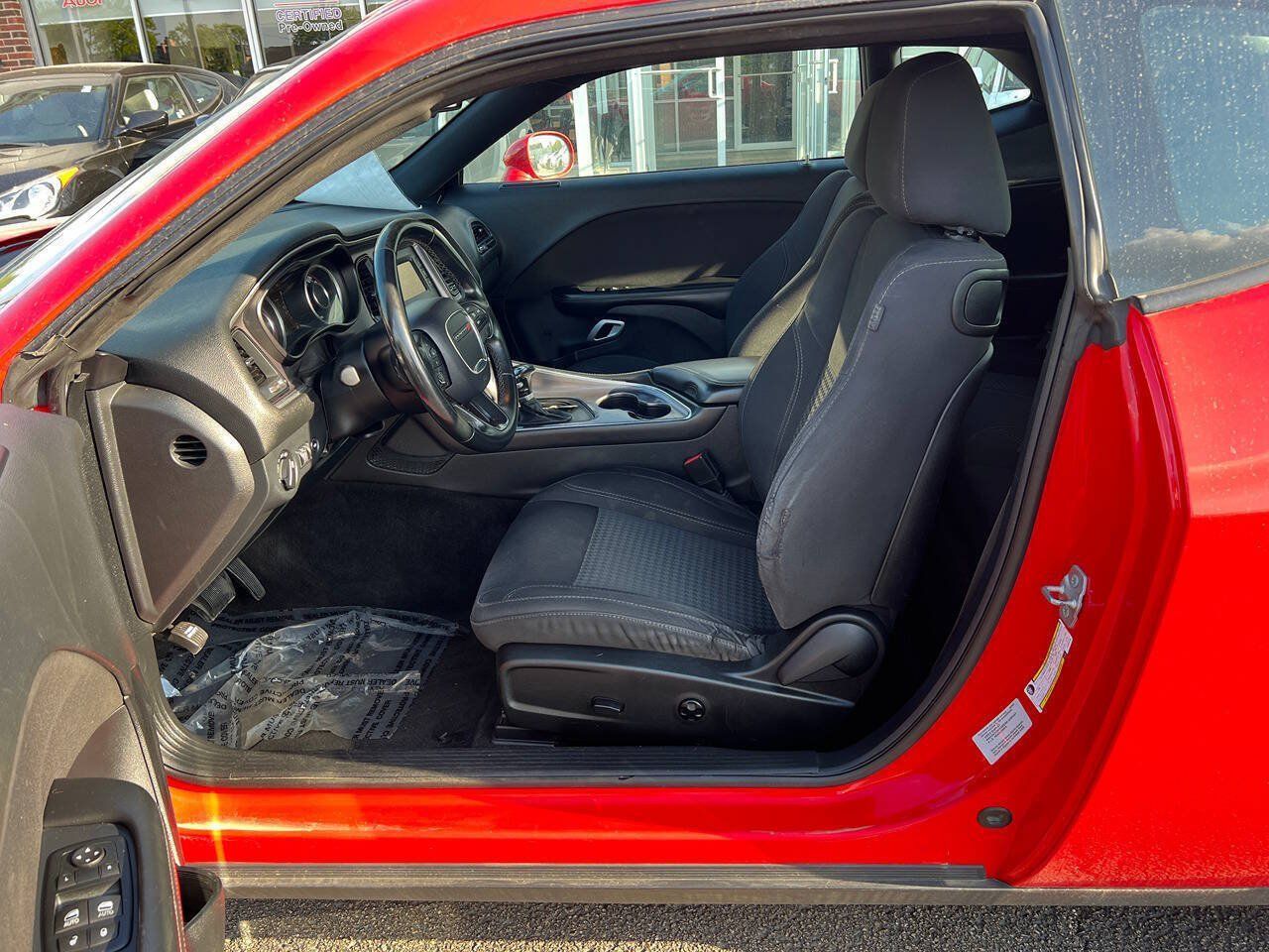 Used 2015 Dodge Challenger SXT RWD image 19