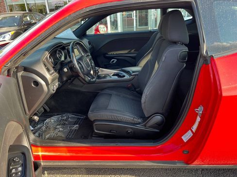 Used 2015 Dodge Challenger SXT RWD image 19