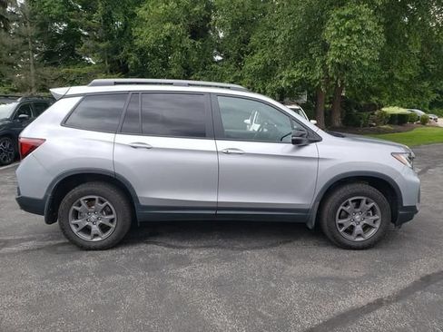 Used 2024 Honda Passport TrailSport image 2