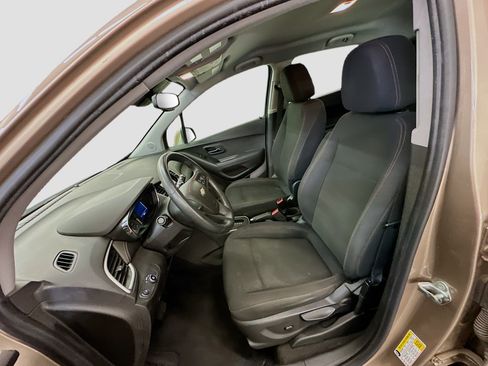 Used 2018 Chevrolet Trax LS FWD image 13