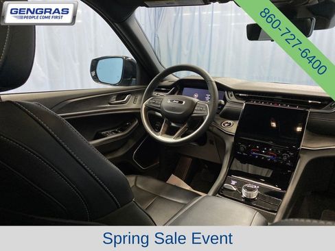 Used 2025 Jeep Grand Cherokee Limited w/ Luxury Tech Group II AWD/4WD image 43