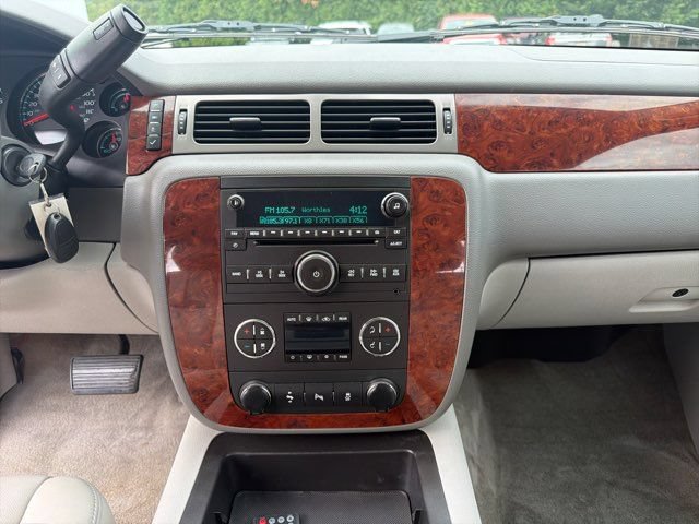 Used 2012 Chevrolet Suburban LT AWD/4WD image 31