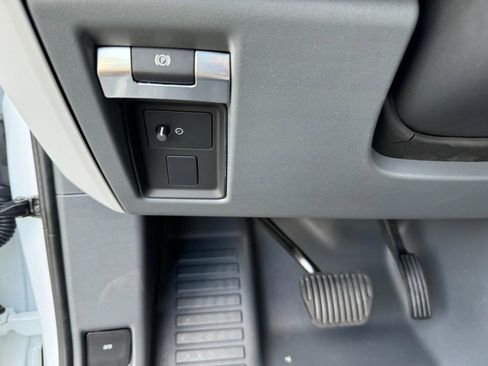 Certified 2025 Land Rover Defender 130 X-Dynamic SE image 30